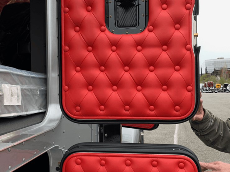 2023-kenworth-w900l-image-5