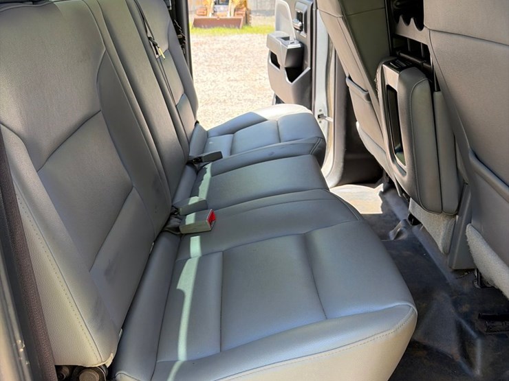 2019-chevrolet-silverado-1500-image-28