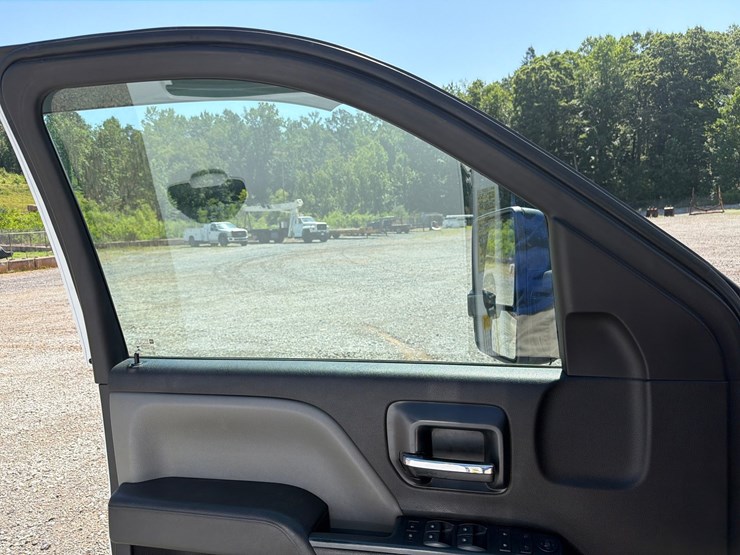 2018-chevrolet-2500-image-56
