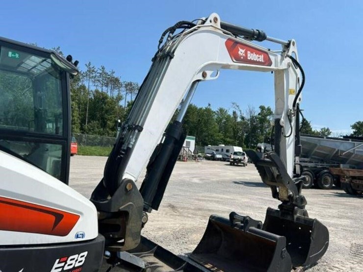 2022-bobcat-e88-image-36