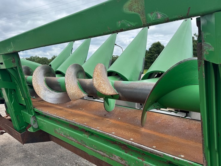 2015-john-deere-608c-image-7