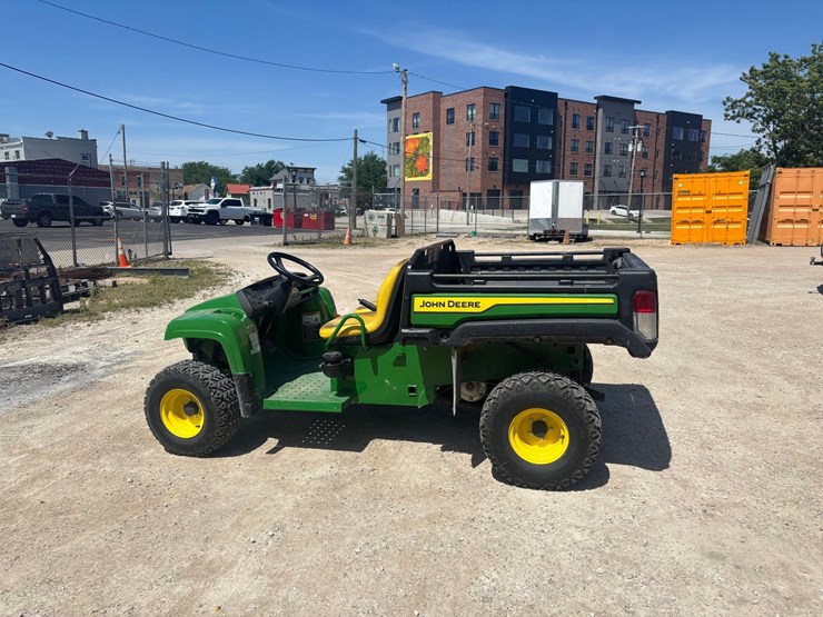 2016-john-deere-gator-image-3