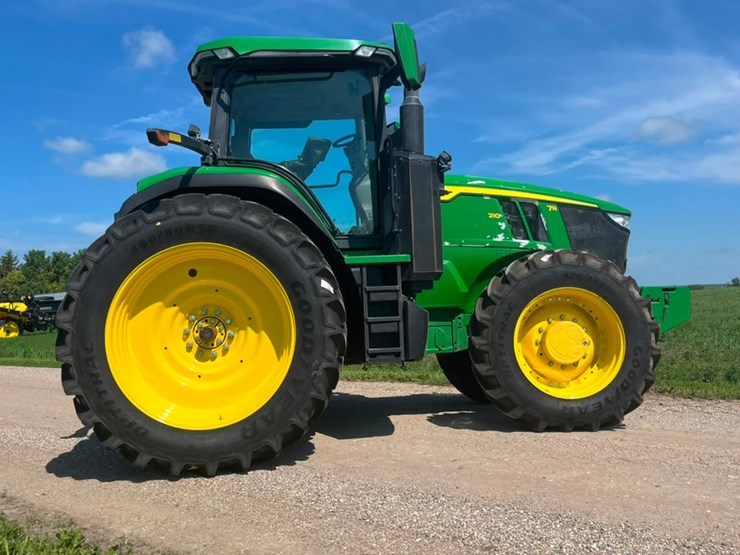 2023-john-deere-7r-210-image-10