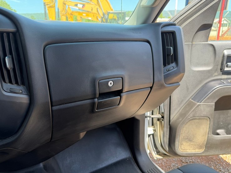 2019-chevrolet-silverado-1500-image-35