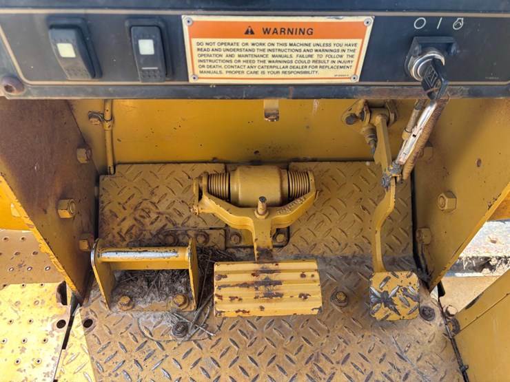 caterpillar-d5c-iii-image-40