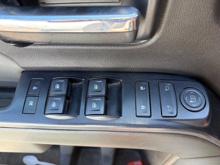 2018-chevrolet-2500-image-57