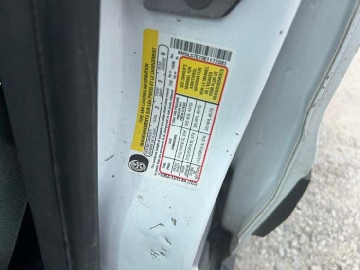 2014-ford-cargo-image-11