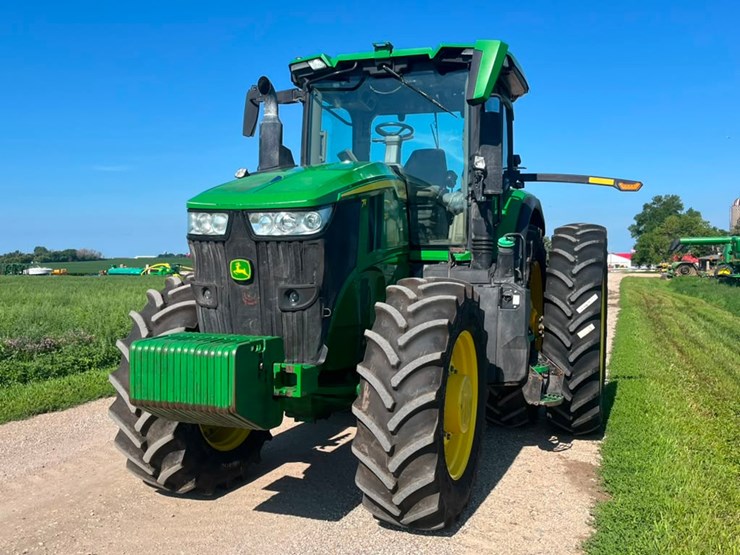 2023-john-deere-7r-210-image-17