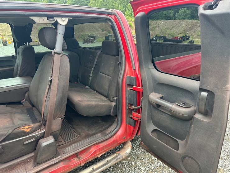 2011-chevrolet-1500-image-25
