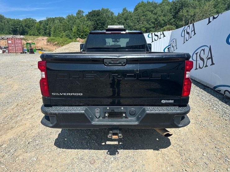 2020-chevrolet-2500hd-image-4