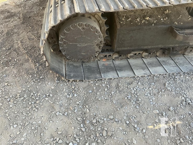 komatsu-pc210-lc-11-image-10