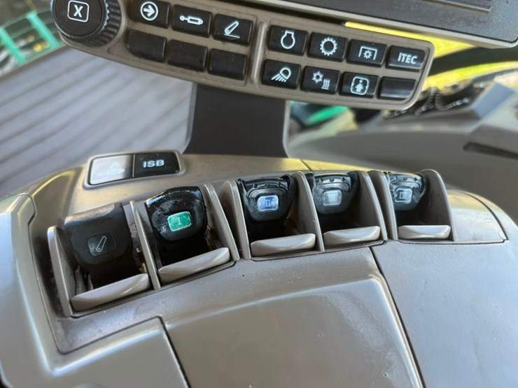2023-john-deere-7r-210-image-36