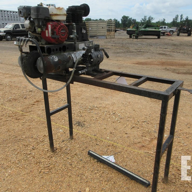 AIR COMPRESSOR ON RACK 7182
