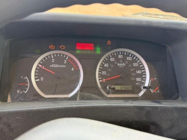 2015-isuzu-npr-image-9
