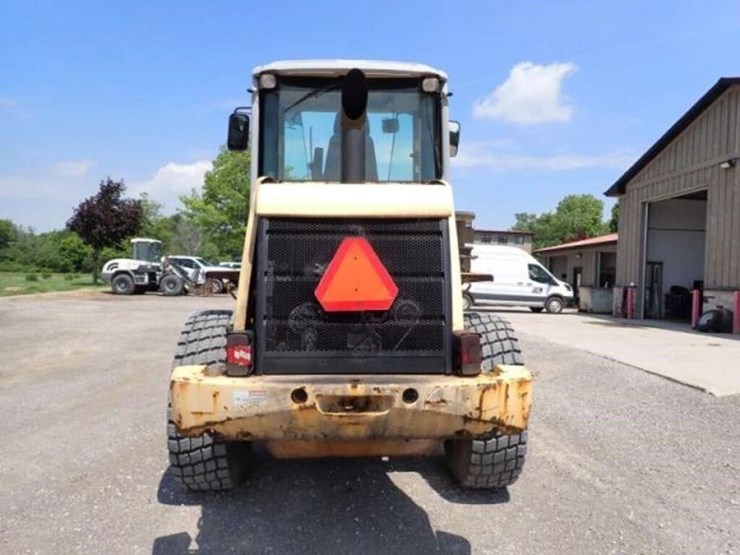 2011-new-holland-w110b-image-6