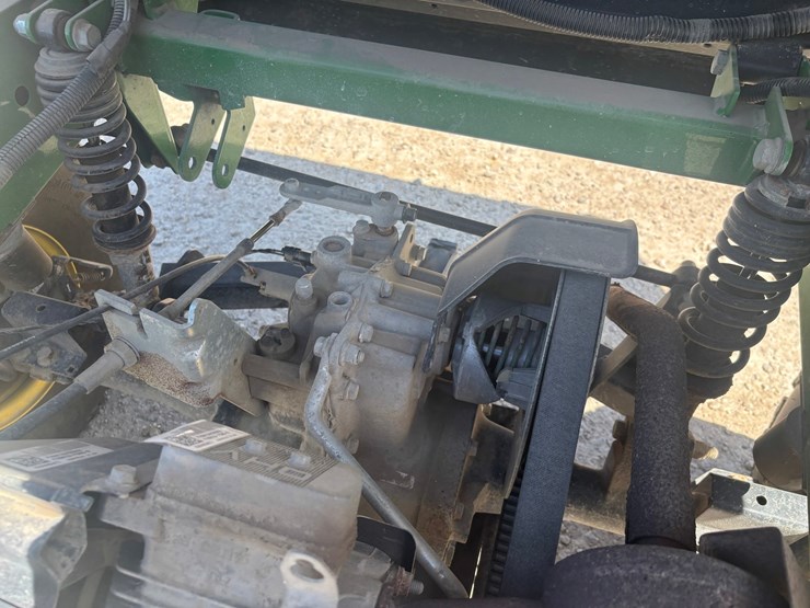 2016-john-deere-gator-image-22