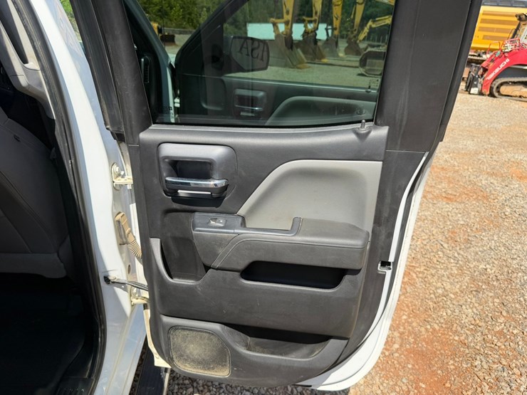 2019-chevrolet-silverado-1500-image-43