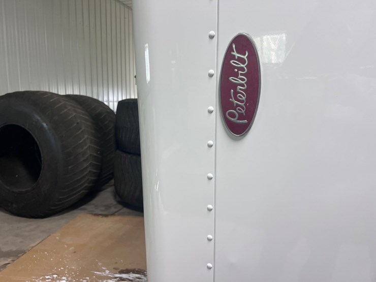 peterbilt-379-image-21
