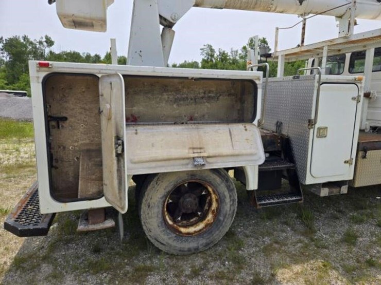 2000-freightliner-fl80-image-23