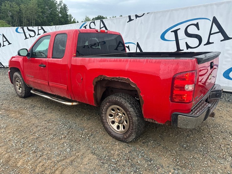 2011-chevrolet-1500-image-3