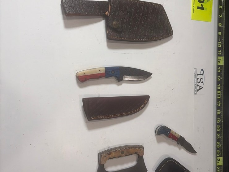 #5901-•-(4)-unused-knives-image-1