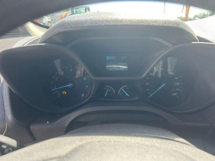 2015-ford-cargo-image-10