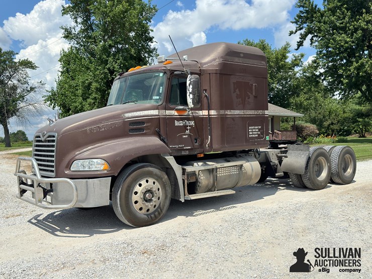 2001-mack-cx613-vision-t/a-sleeper-truck-tractor-image-1