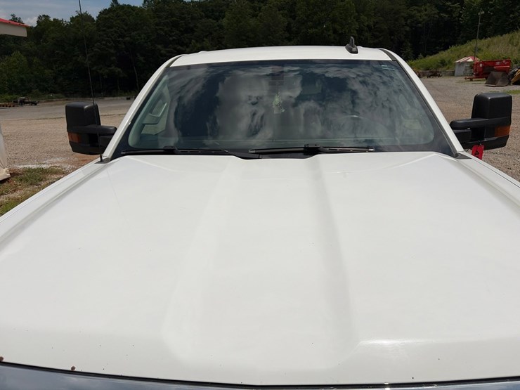 2018-chevrolet-2500-image-24