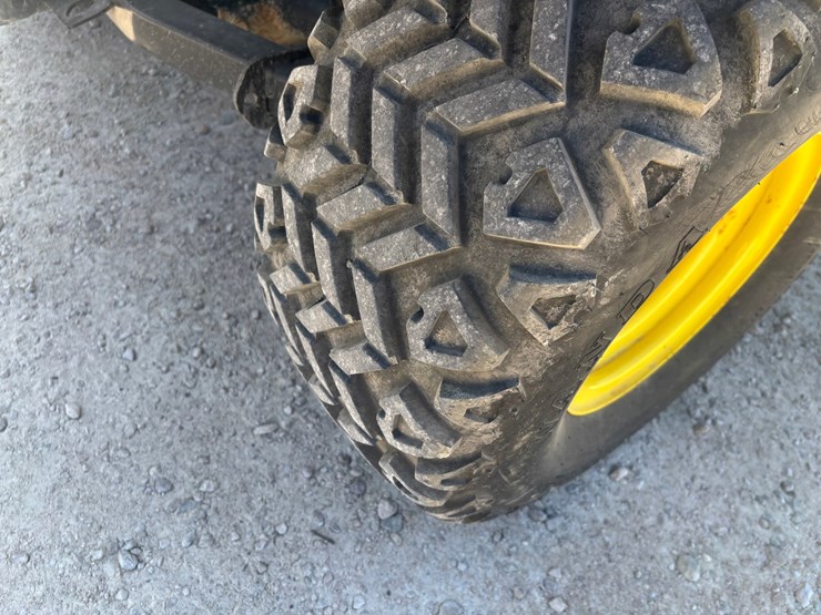 2016-john-deere-gator-image-43