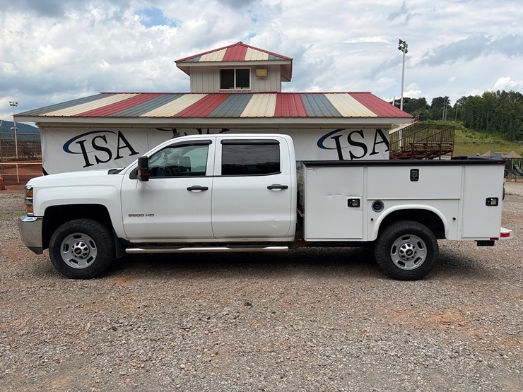 2018-chevrolet-2500-image-2