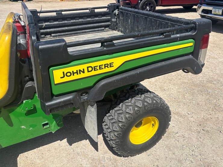 2016-john-deere-gator-image-10