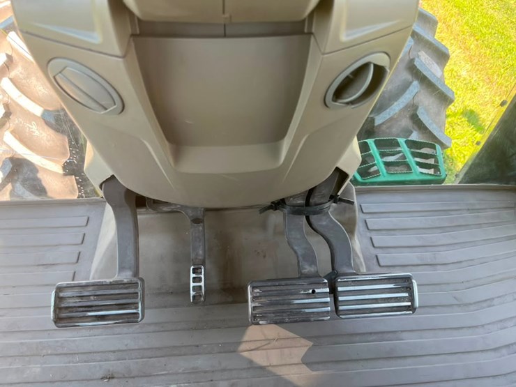 2023-john-deere-7r-210-image-43