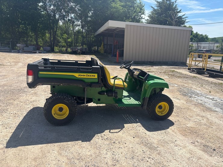 2016-john-deere-gator-image-5