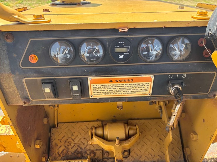 caterpillar-d5c-iii-image-39