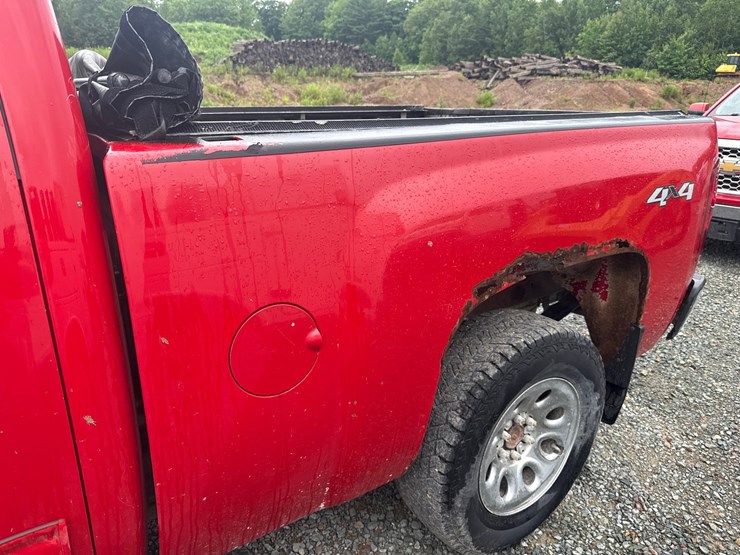2011-chevrolet-1500-image-21