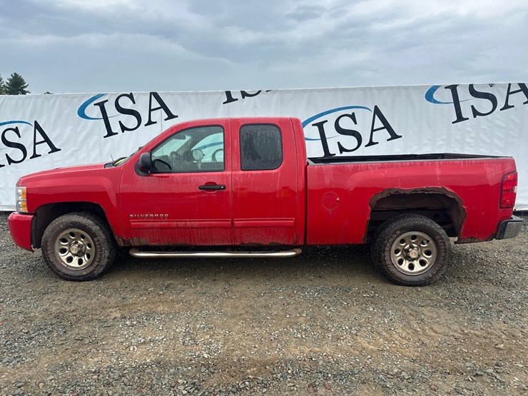 2011-chevrolet-1500-image-2