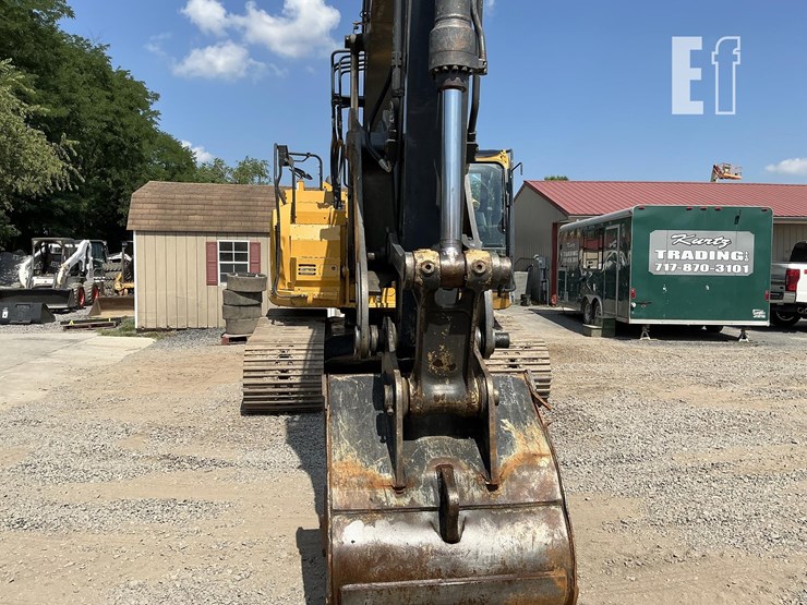 2022-deere-245g-lc-image-6