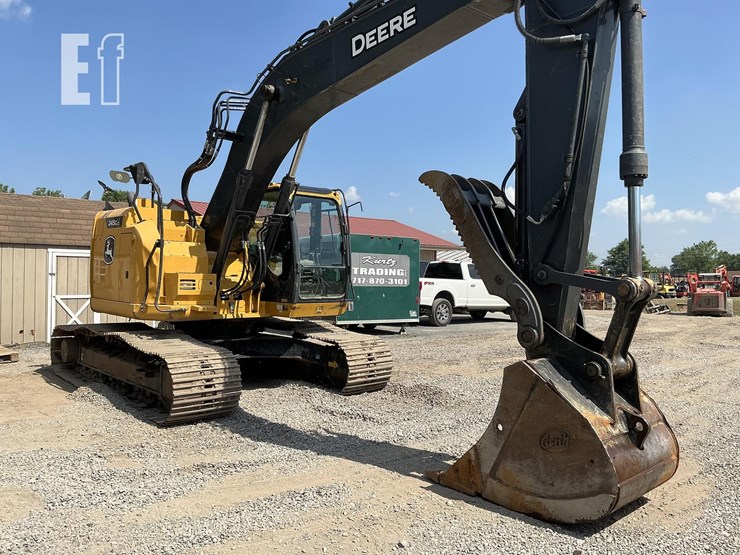 2022-deere-245g-lc-image-5