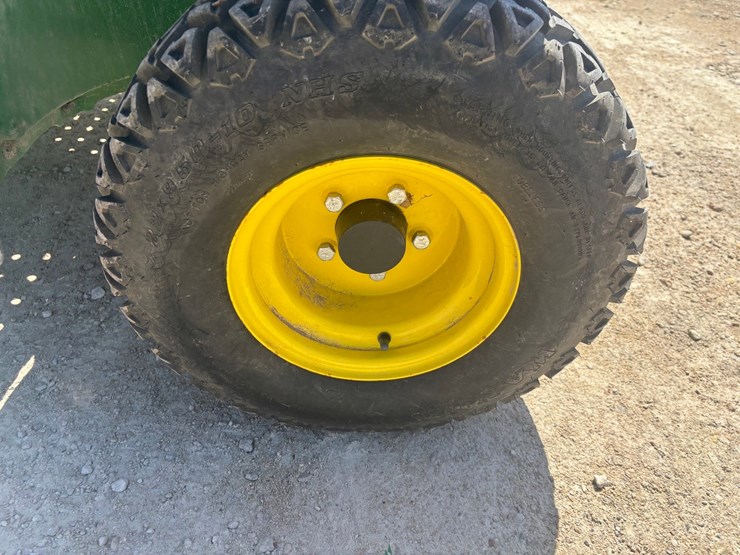 2016-john-deere-gator-image-39