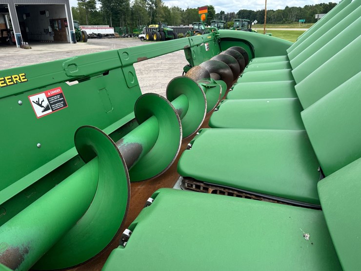 2015-john-deere-608c-image-10