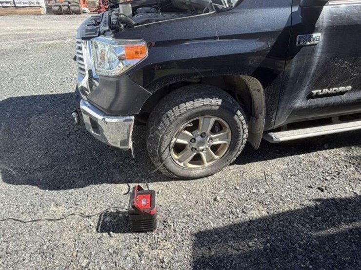2017-toyota-tundra-image-10