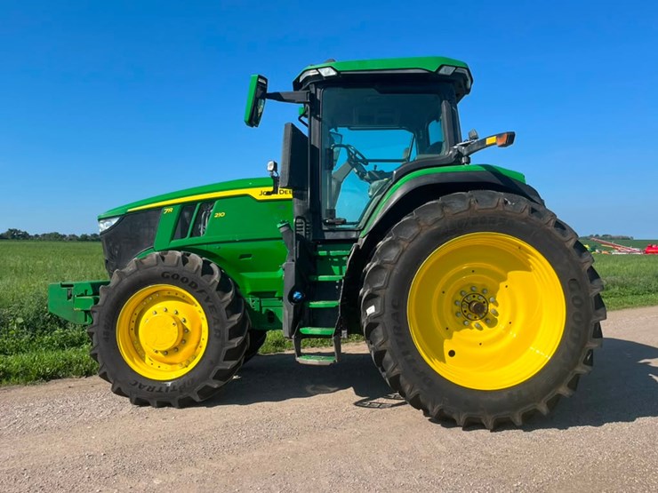 2023-john-deere-7r-210-image-4
