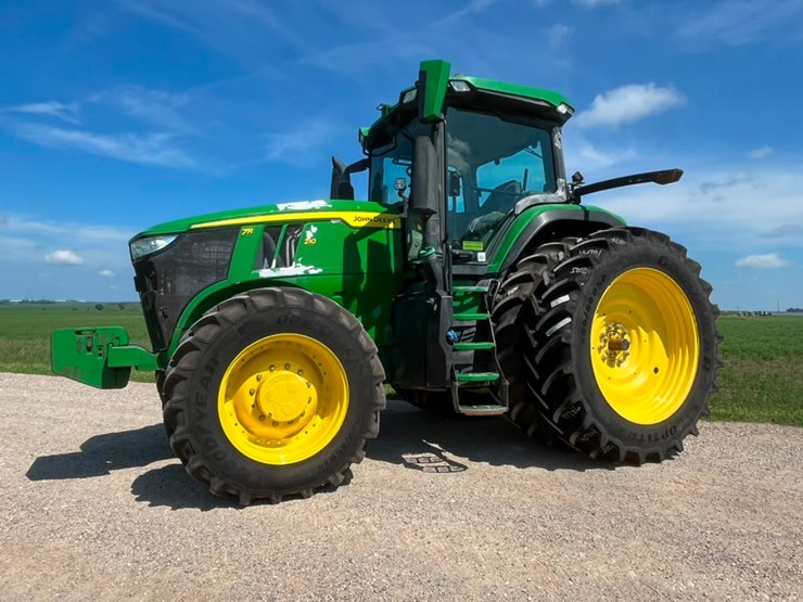 2023-john-deere-7r-210-image-3