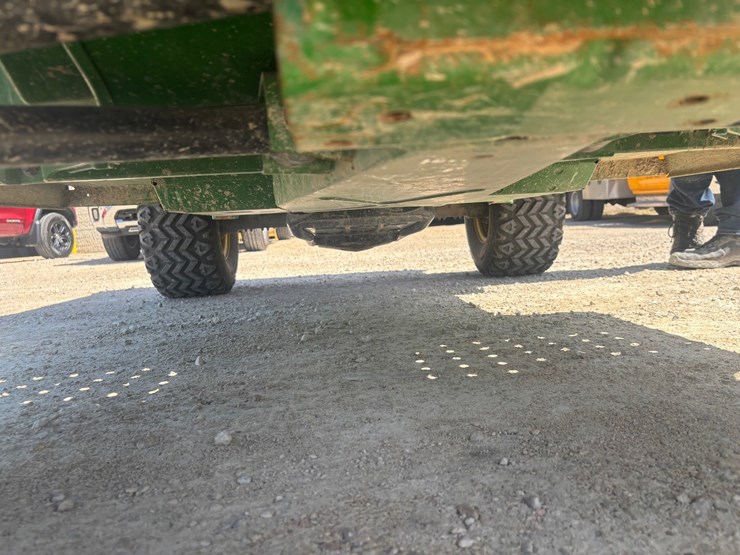 2016-john-deere-gator-image-38