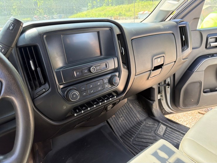 2018-chevrolet-2500-image-54