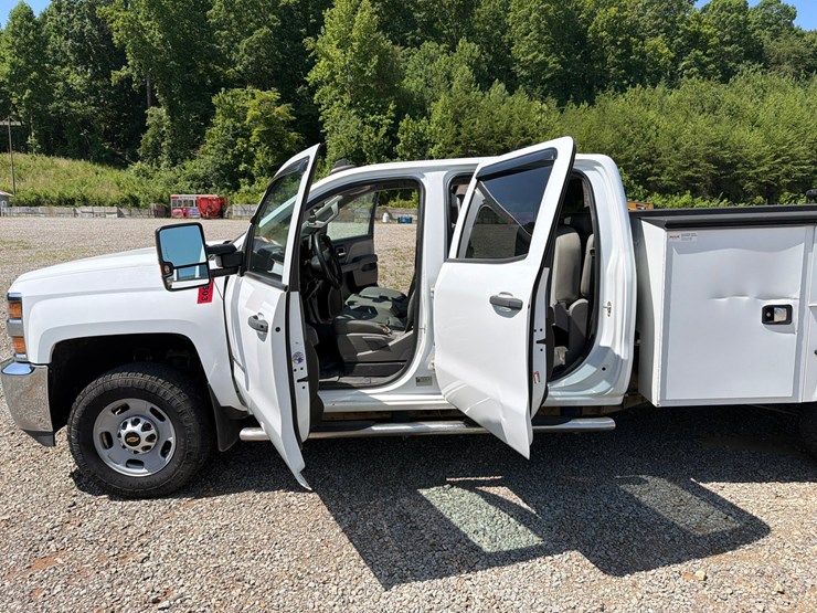 2018-chevrolet-2500-image-50