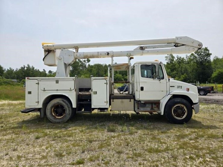 2000-freightliner-fl80-image-5