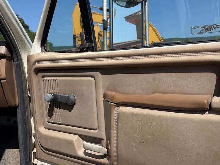 1990-ford-f800-image-63