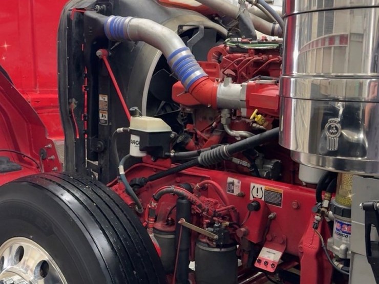 2023-kenworth-w900l-image-2