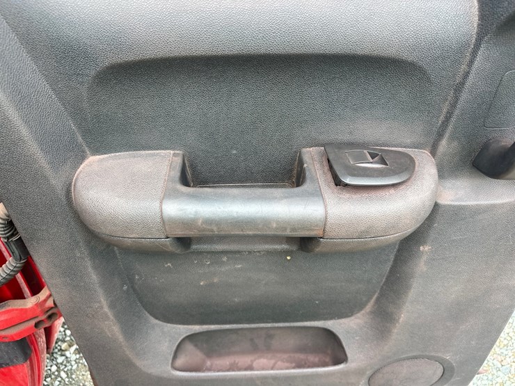 2011-chevrolet-1500-image-27